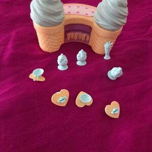 Vtg My Little Pony Ice Cream Castle Playset with Accessories